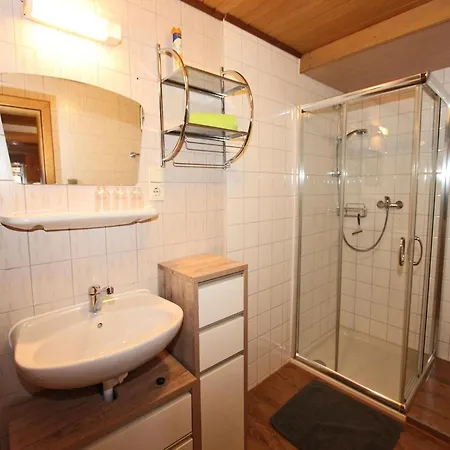 Apartment In Near Lift