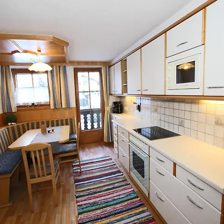 Apartment In Near Lift *
